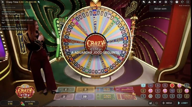 Demonstração do jogo Crazy Time ao Vivo com uma dealer a girar a roda e interagir com os apostadores.